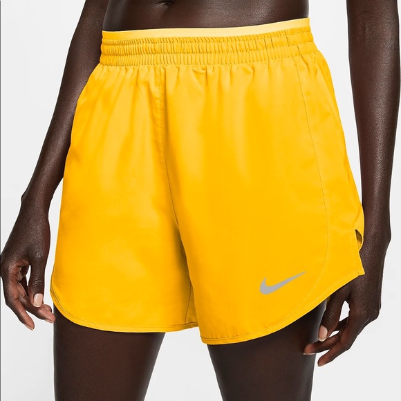 Nike Tempo Luxe 2 in 1 Shorts - Picture 2 of 4